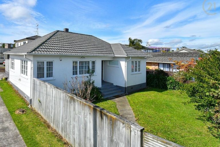 Photo of property in 1/5 Hill Road, Papatoetoe, Auckland, 2025