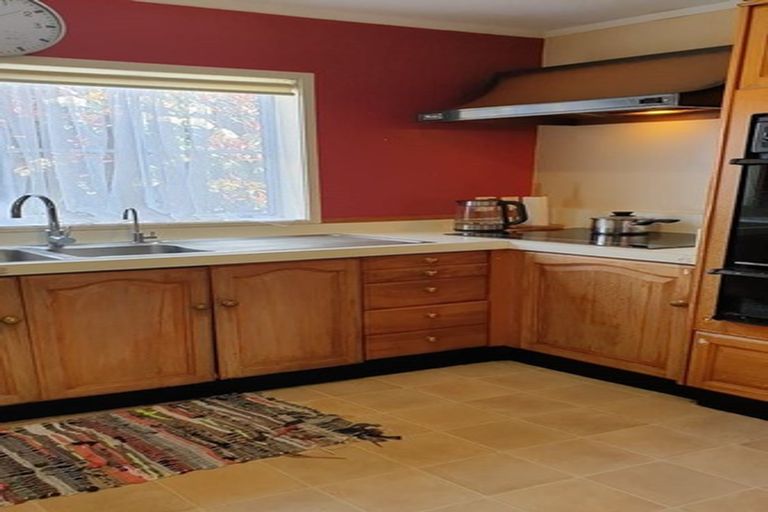 Photo of property in 1/35 Sunderlands Road, Half Moon Bay, Auckland, 2012