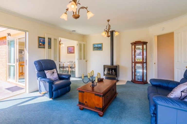 Photo of property in 35 Campion Road, Waikanae Beach, Waikanae, 5036