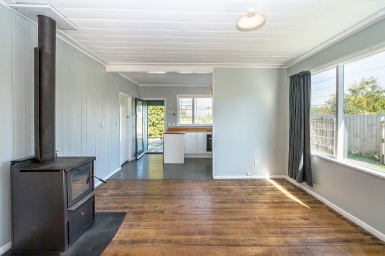 Photo of property in 15 Woodward Street East, Featherston, 5710