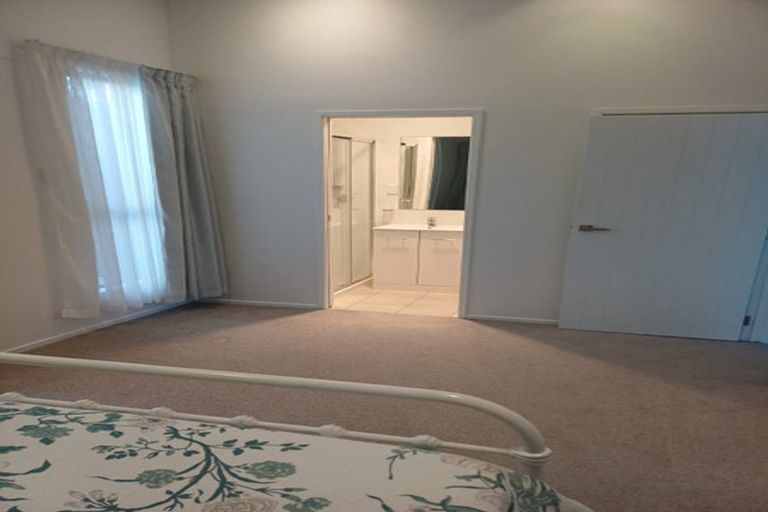 Photo of property in 2/41 Charles Dickens Drive, Mellons Bay, Auckland, 2014