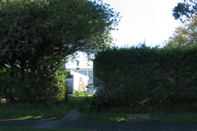 Photo of property in 72 Roberts Road, Te Atatu South, Auckland, 0610