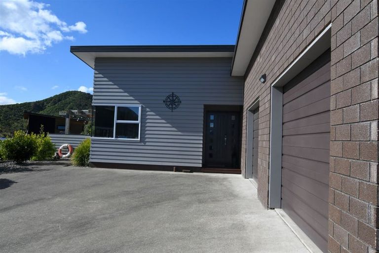 Photo of property in 25 Admiralty Place, Waikawa, Picton, 7220