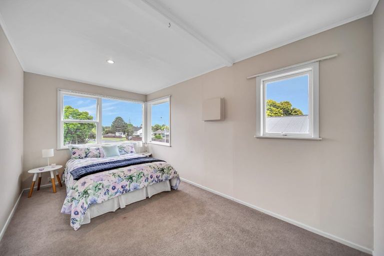 Photo of property in 12 Ronald Place, Manurewa, Auckland, 2102