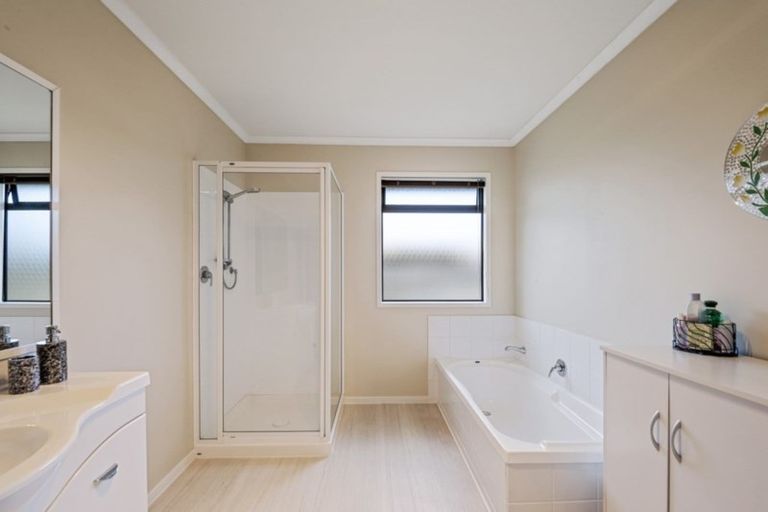 Photo of property in 14 Lakemere Way, Kinloch, Taupo, 3377