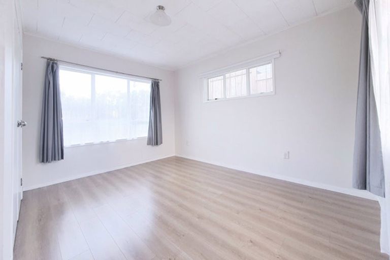 Photo of property in 57a Tiroroa Avenue, Te Atatu South, Auckland, 0610