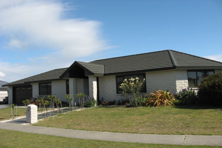 Photo of property in 2 Aburoc Place, Paraparaumu Beach, Paraparaumu, 5032