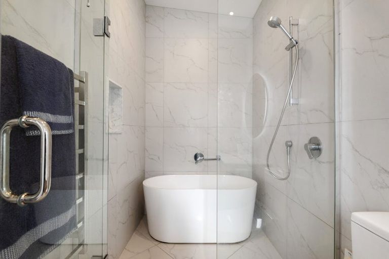 Photo of property in 61b Knights Road, Rothesay Bay, Auckland, 0630