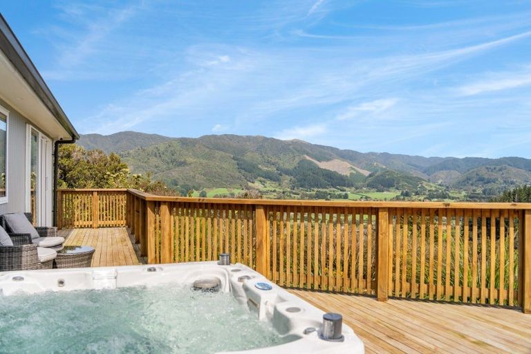 Photo of property in 66 Mount Marua Way, Timberlea, Upper Hutt, 5018