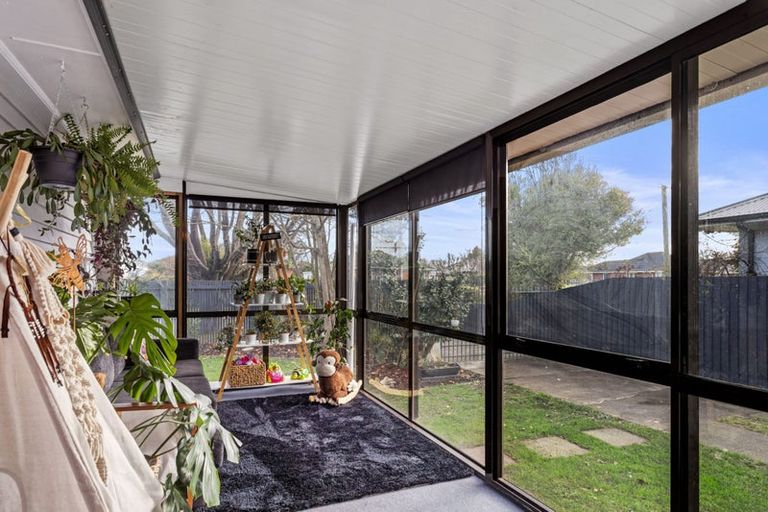 Photo of property in 8 Tenby Place, Avondale, Christchurch, 8061