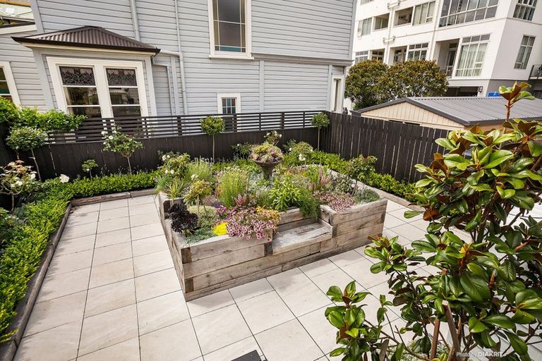 Photo of property in 4 Hobson Street, Thorndon, Wellington, 6011