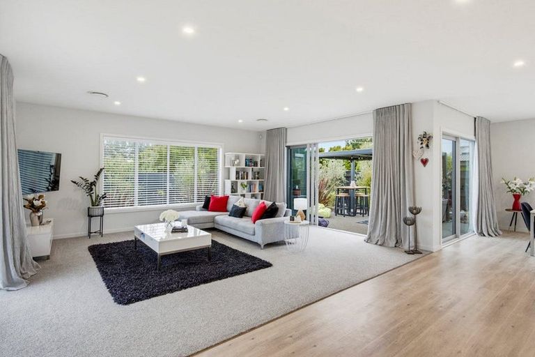 Photo of property in 18 Petrel Close, Paraparaumu Beach, Paraparaumu, 5032