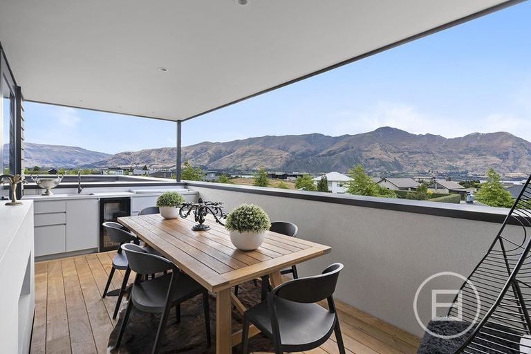 Photo of property in 34 Minaret Ridge, Wanaka, 9305