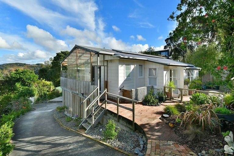 Photo of property in 8 Hillside Crescent, Leigh, 0985