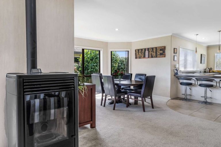Photo of property in 9 Barry Curtis Place, Levin, 5510