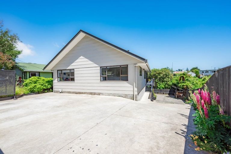Photo of property in 50 Dale Road, Raumati South, Paraparaumu, 5032