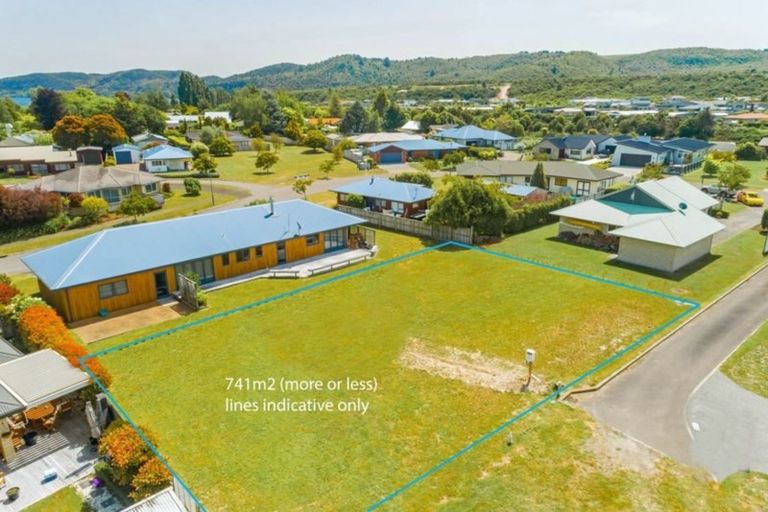 Photo of property in 35 Lakemere Way, Kinloch, Taupo, 3377