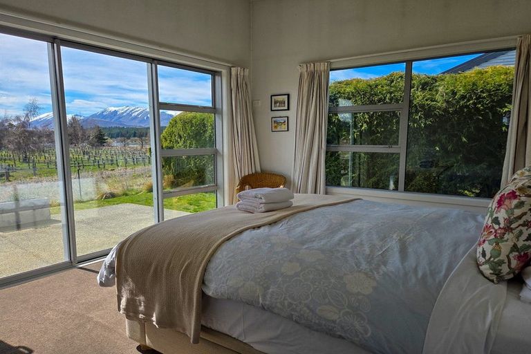 Photo of property in 8 Dwyer Place, Lake Tekapo, 7999