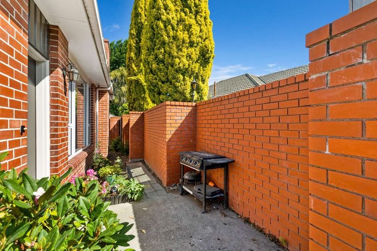 Photo of property in 1/236 Grahams Road, Burnside, Christchurch, 8053