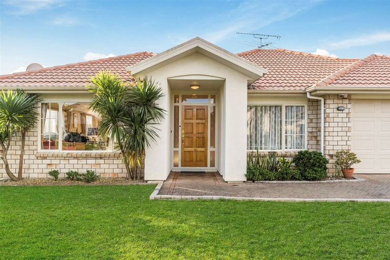 Photo of property in 7 Walter Haddrell Crescent, Flat Bush, Auckland, 2016