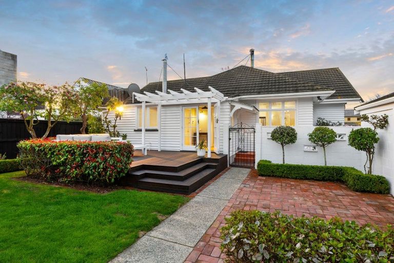 Photo of property in 20 Roa Road, Fendalton, Christchurch, 8041