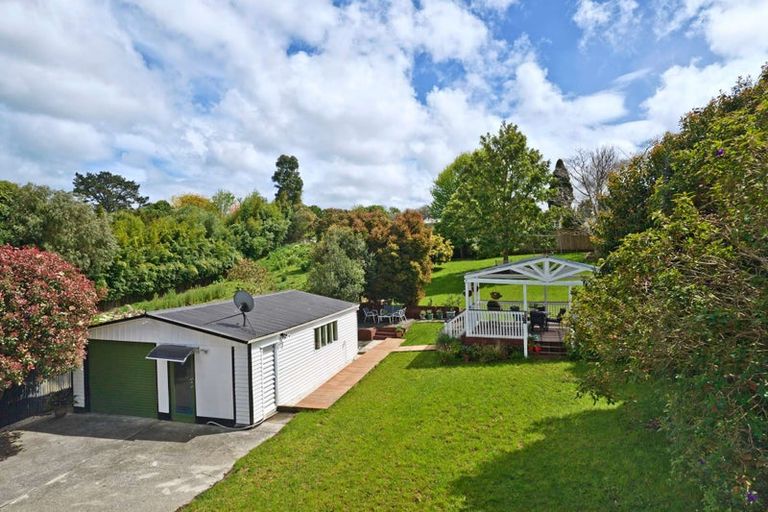 Photo of property in 22 Fernleigh Avenue, Waiuku, 2123