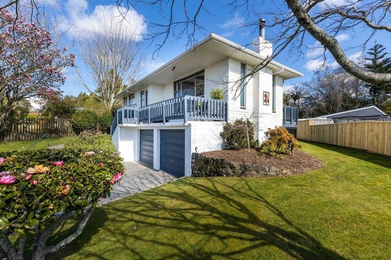 Photo of property in 15 Tainui Terrace, Inglewood, 4330