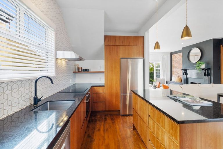 Photo of property in 1092 Great North Road, Point Chevalier, Auckland, 1022