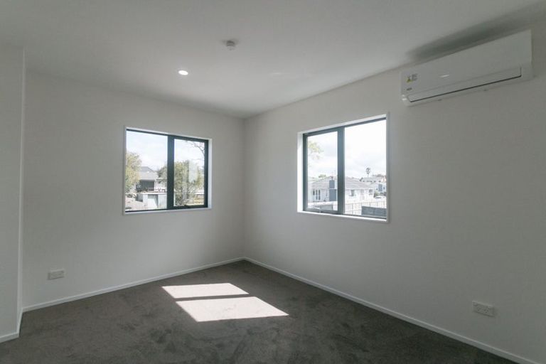 Photo of property in 17e Martin Place, Kelston, Auckland, 0602