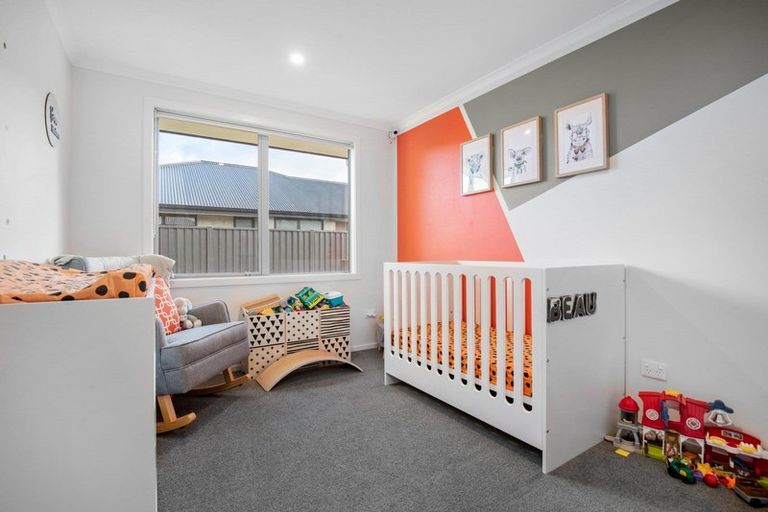 Photo of property in 72 Stratford Drive, Mount Pisa, Cromwell, 9383