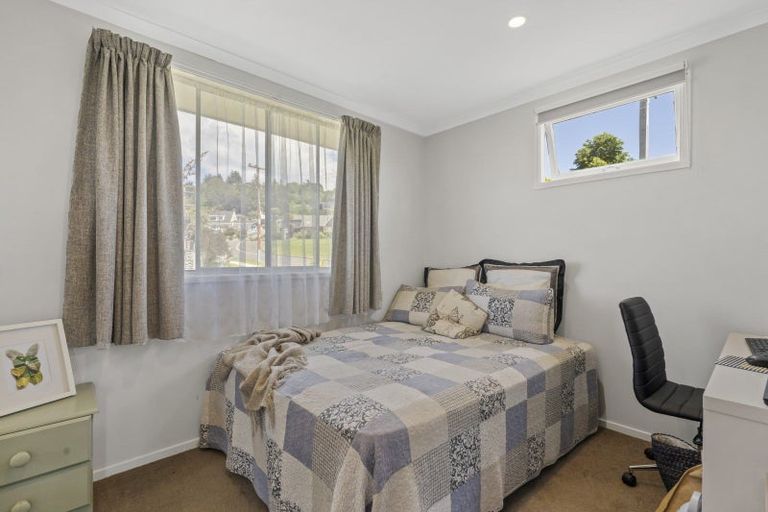 Photo of property in 11 Besley Place, Acacia Bay, Taupo, 3330