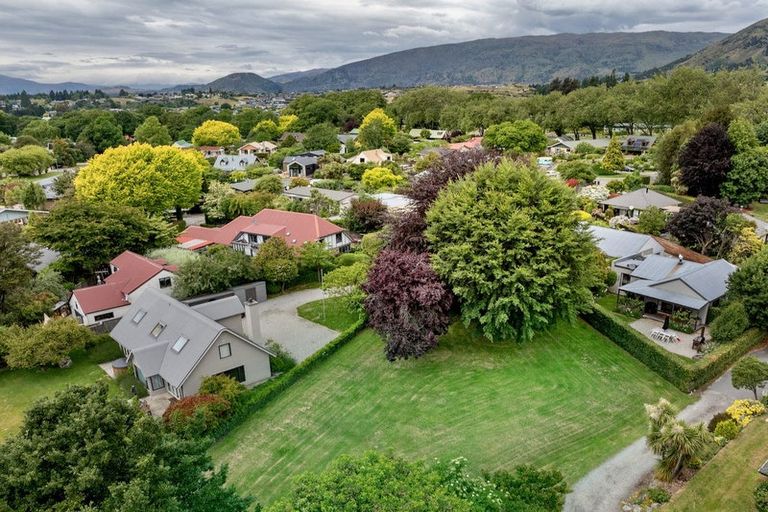 Photo of property in 18 Heuchan Lane, Wanaka, 9305