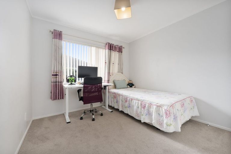 Photo of property in 2/73 Vintage Drive, Henderson, Auckland, 0612