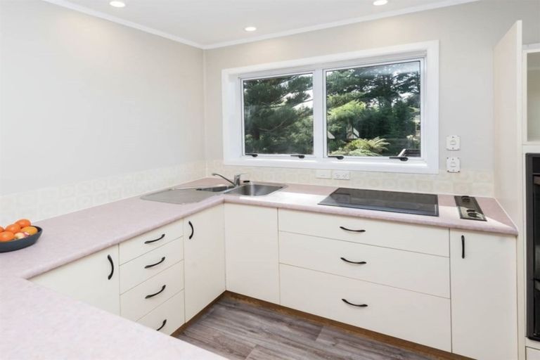 Photo of property in 1/7 Wyman Place, Pakuranga Heights, Auckland, 2010