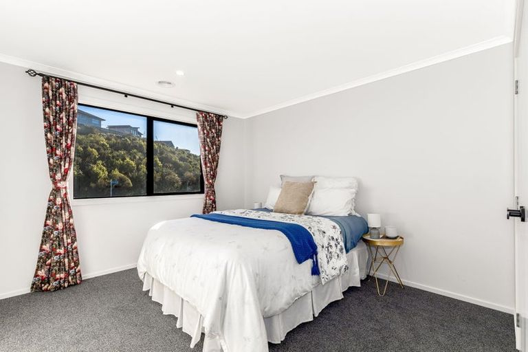 Photo of property in 2 Opaoa Way, Aotea, Porirua, 5024