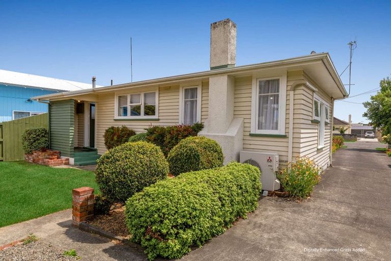 Photo of property in 10 Humphrey Street, Marton, 4710