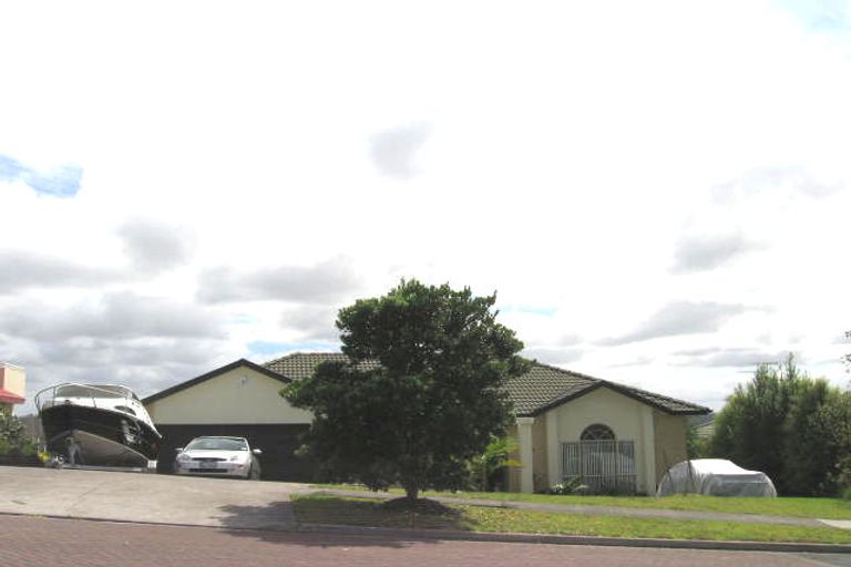 Photo of property in 9 Lorikeet Place, Unsworth Heights, Auckland, 0632