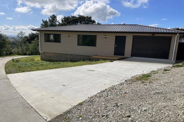 Photo of property in 300 Sturges Road, Henderson Valley, Auckland, 0612