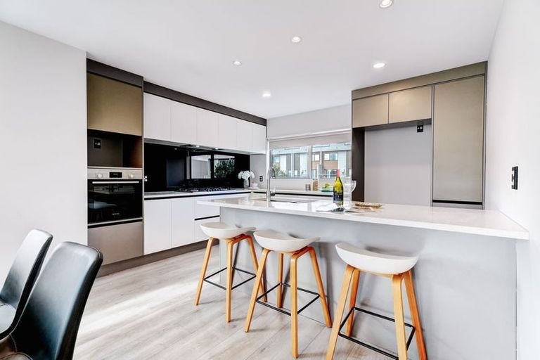 Photo of property in 4 Meritage Lane, Te Atatu South, Auckland, 0610