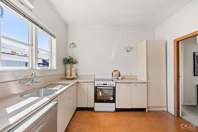 Photo of property in 13 Mahoe Street, Eastbourne, Lower Hutt, 5013