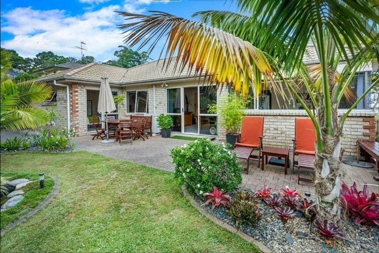 Photo of property in 8 Landvale Court, Browns Bay, Auckland, 0630