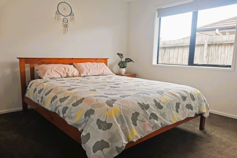 Photo of property in 16 Roto View, One Tree Point, 0118