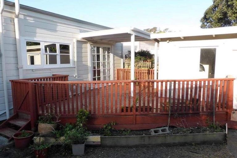 Photo of property in 9 Medway Street, Island Bay, Wellington, 6023