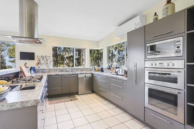 Photo of property in 20 Rangiwai Road, Titirangi, Auckland, 0604