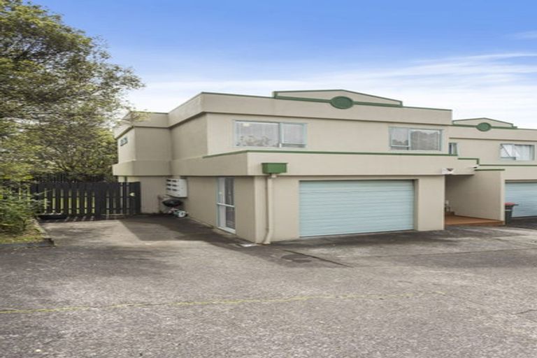 Photo of property in 1/351 West Coast Road, Glen Eden, Auckland, 0602