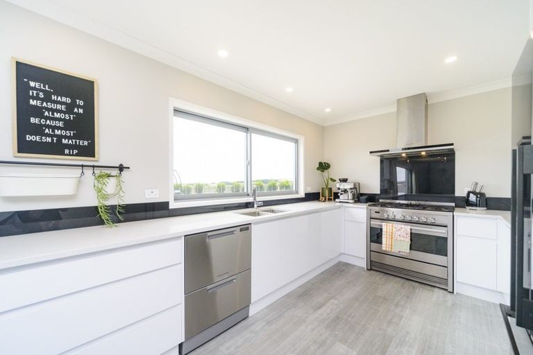 Photo of property in 15 Highland View Drive, Tokomaru, Palmerston North, 4474