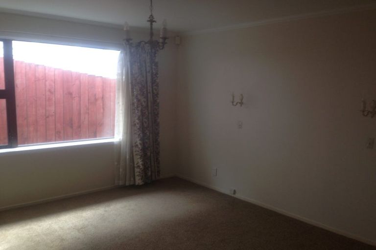 Photo of property in 3 Tanera Crescent, Brooklyn, Wellington, 6021