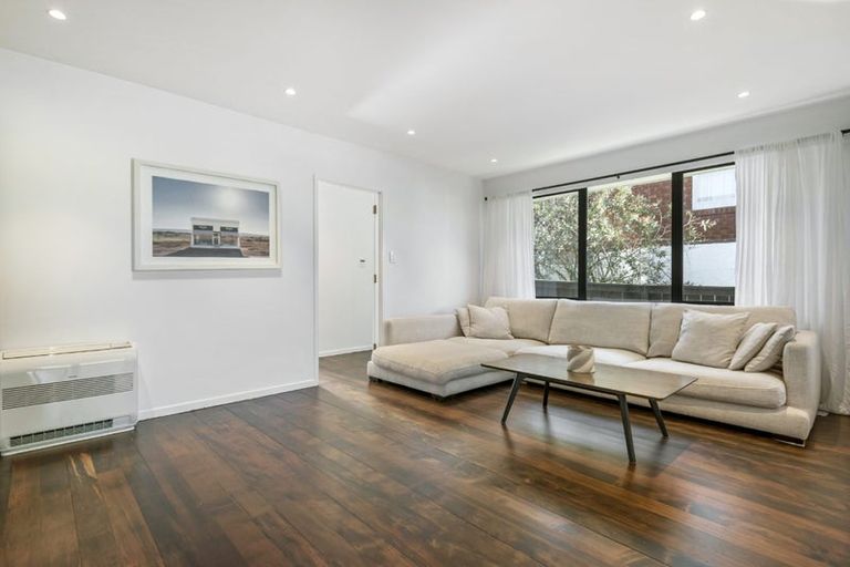 Photo of property in 48 Sylvia Road, Hillcrest, Auckland, 0627