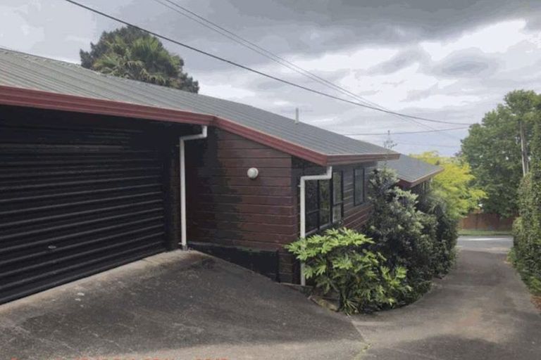 Photo of property in 1/14 Clematis Avenue, Murrays Bay, Auckland, 0630