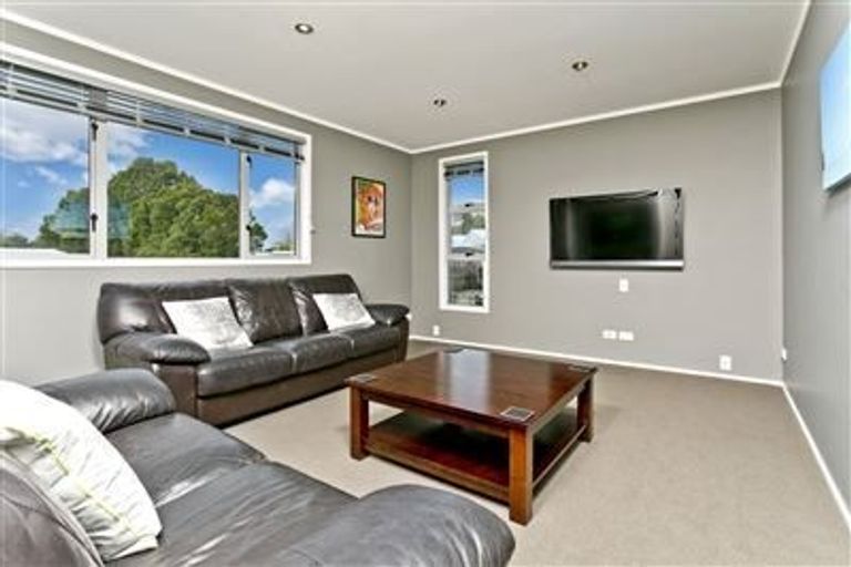 Photo of property in 2 Wykeham Place, Glenfield, Auckland, 0629
